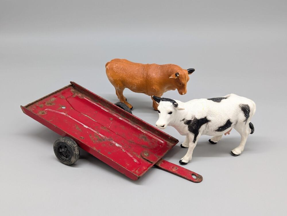 Vintage 8.5" Farm Diecast Metal Flat Red Hay Trailer + 2 Farm Cows Lot